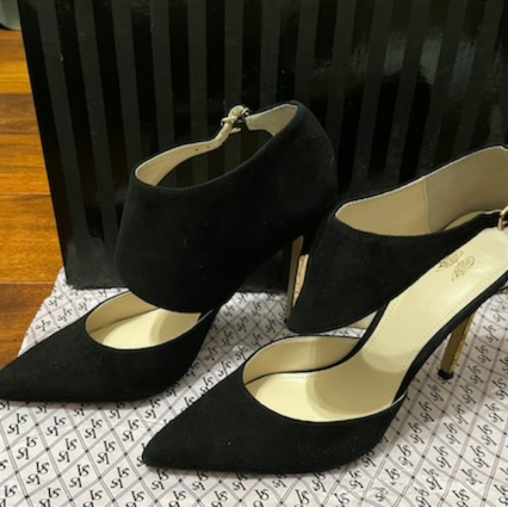 Victoria's Secret Sexy Suede Ankle Wrap Stilettos with Gold 3" Heel, Size 7
